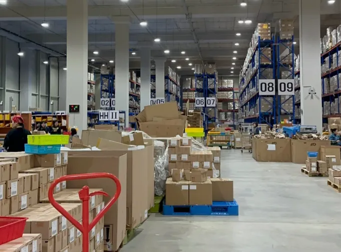 Guide d'approvisionnement 2025&nbsp;: types d'approvisionnement, étapes du processus et stratégies clés pour la gestion des coûts et des fournisseurs