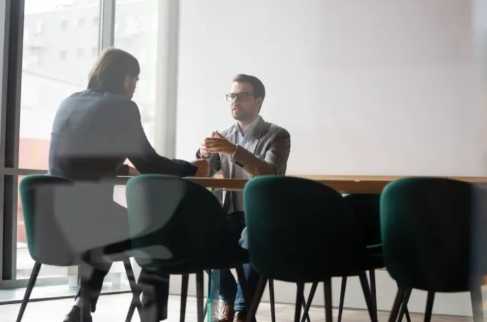 Qui embauche des agents de sourcing – profils d’acheteurs et matrice de décision